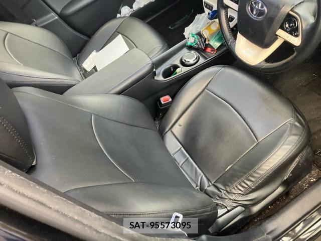 Toyota PRIUS 2015-12 7393644-13