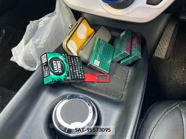Toyota PRIUS 2015-12 7393644-15