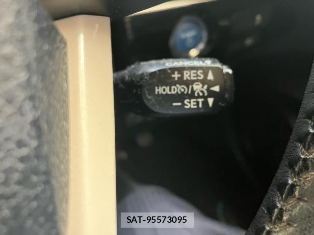 Toyota PRIUS 2015-12 7393644-16