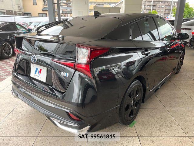 Toyota PRIUS 2022-08 7393564-17