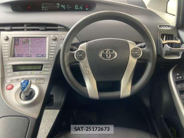 Toyota PRIUS 2014-01 7393639-15