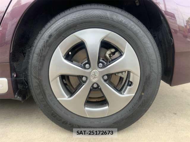 Toyota PRIUS 2014-01 7393639-17