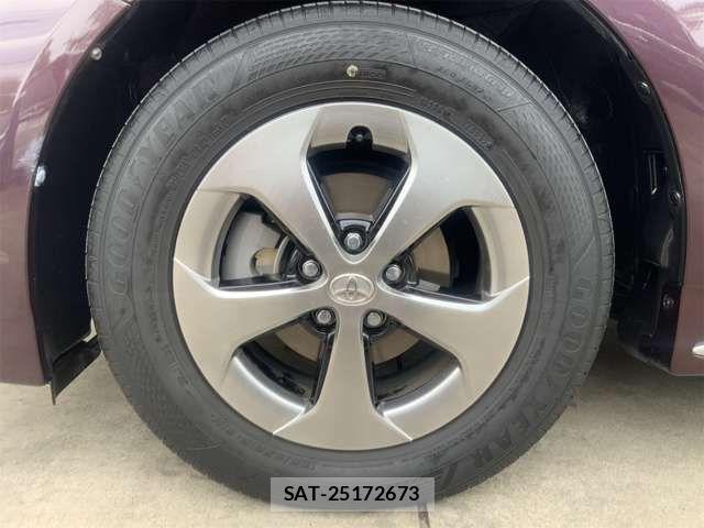 Toyota PRIUS 2014-01 7393639-18