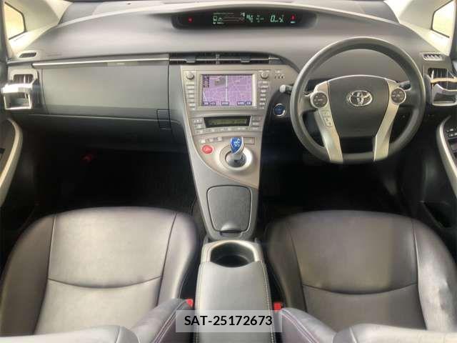 Toyota PRIUS 2014-01 7393639-1