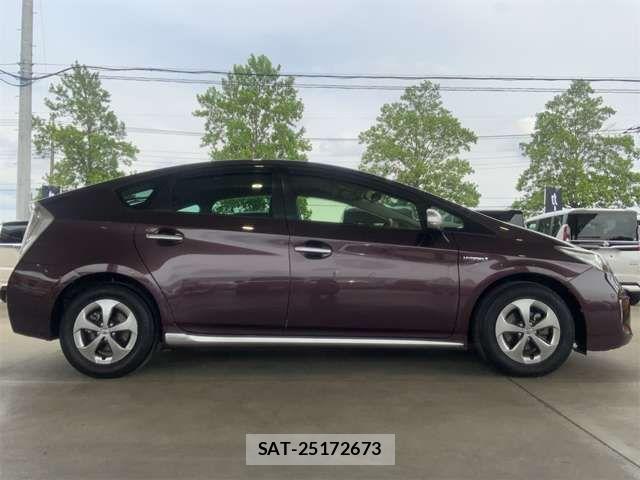 Toyota PRIUS 2014-01 7393639-6