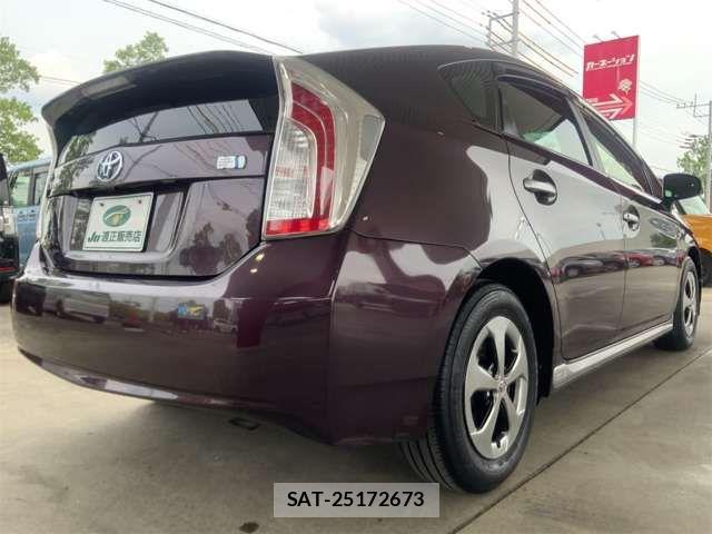 Toyota PRIUS 2014-01 7393639-7