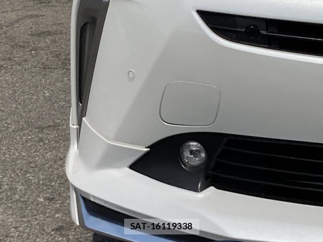 Toyota PRIUS 2021-11 7456857-9