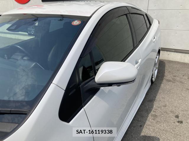 Toyota PRIUS 2021-11 7456857-12