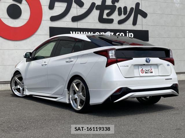 Toyota PRIUS 2021-11 7456857-15