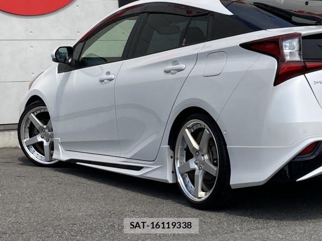 Toyota PRIUS 2021-11 7456857-16