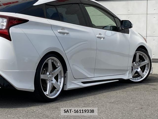 Toyota PRIUS 2021-11 7456857-17