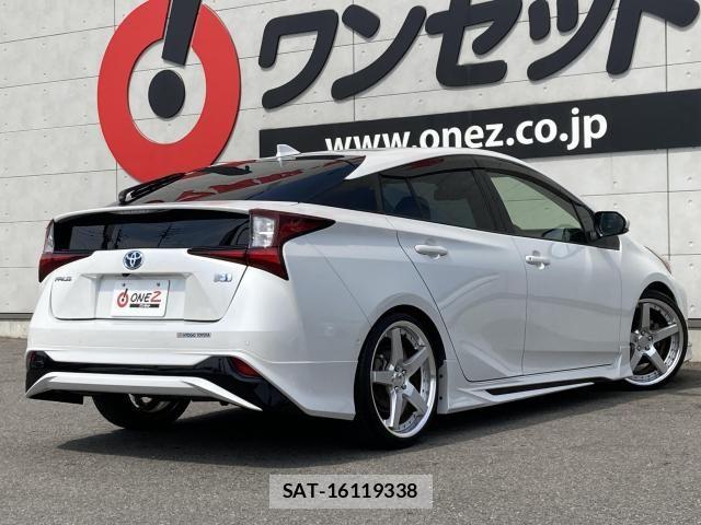 Toyota PRIUS 2021-11 7456857-1