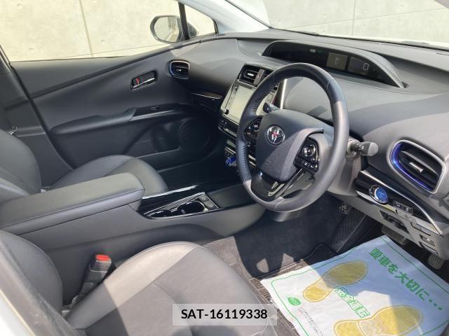 Toyota PRIUS 2021-11 7456857-21
