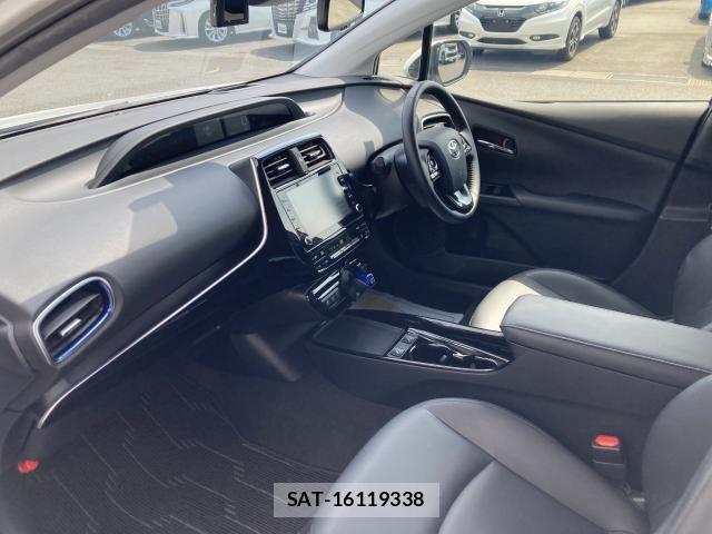 Toyota PRIUS 2021-11 7456857-24