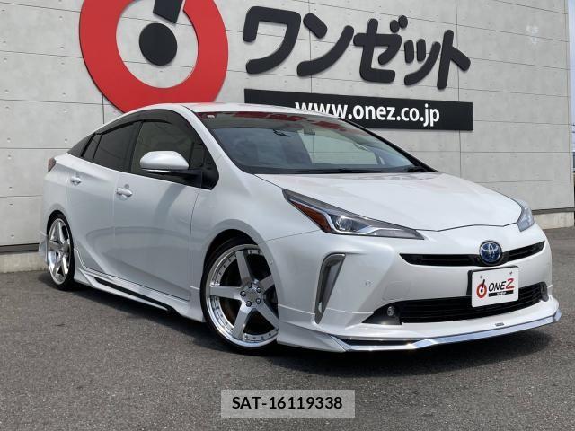 Toyota PRIUS 2021-11 7456857-3