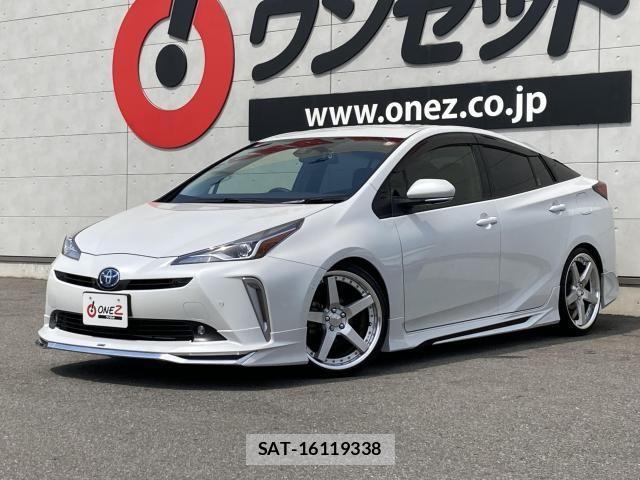Toyota PRIUS 2021-11 7456857-4
