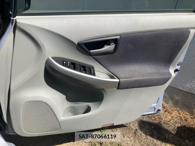 Toyota PRIUS 2010-06 7456994-13