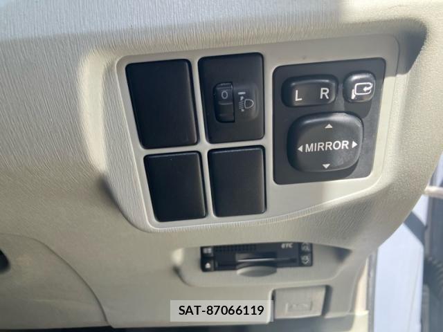 Toyota PRIUS 2010-06 7456994-14