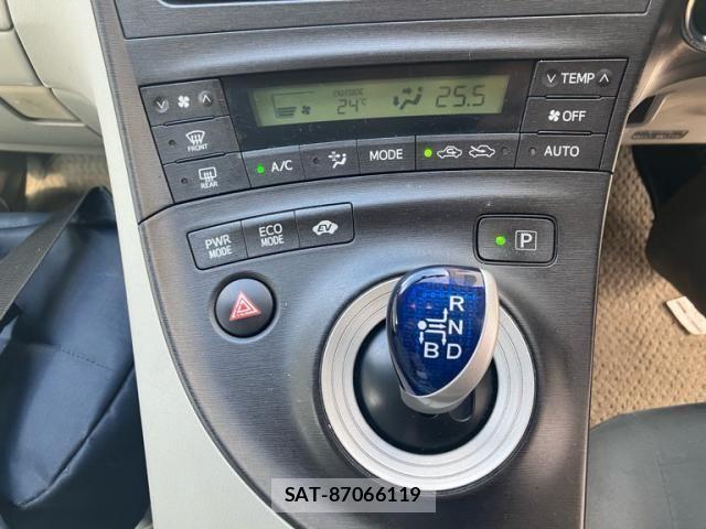 Toyota PRIUS 2010-06 7456994-19