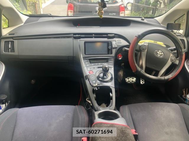 Toyota PRIUS 2012-07 7456932-19