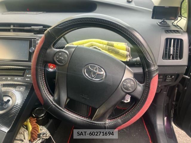 Toyota PRIUS 2012-07 7456932-20