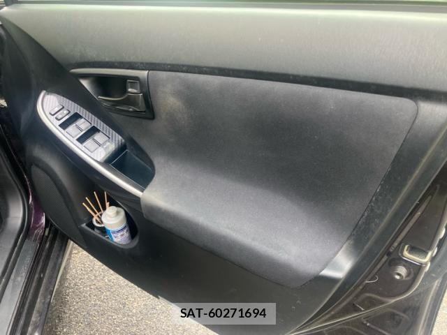 Toyota PRIUS 2012-07 7456932-21