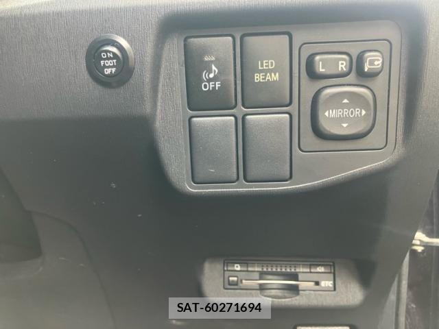 Toyota PRIUS 2012-07 7456932-22