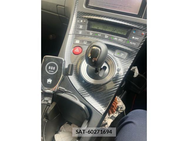 Toyota PRIUS 2012-07 7456932-23