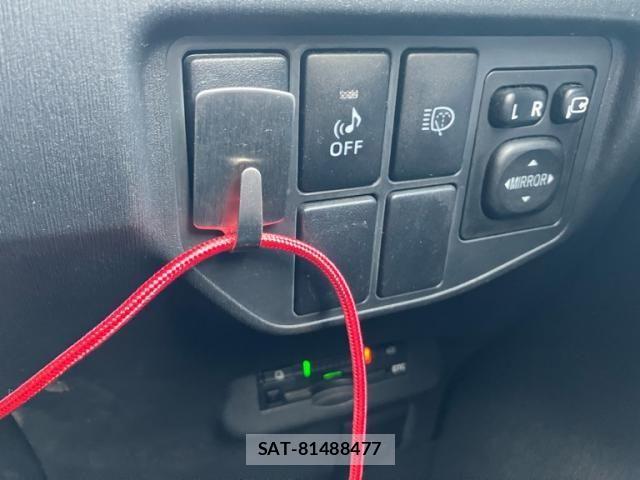 Toyota PRIUS 2014-06 7456953-11