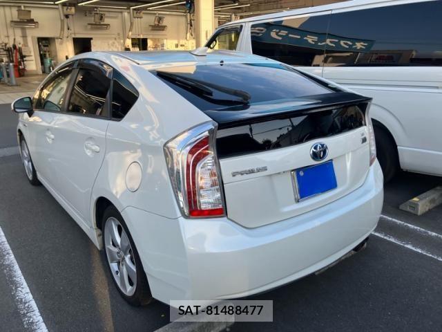 Toyota PRIUS 2014-06 7456953-2