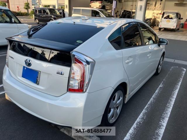 Toyota PRIUS 2014-06 7456953-3