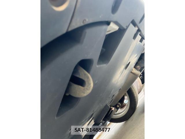 Toyota PRIUS 2014-06 7456953-4