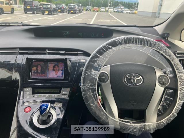 Toyota PRIUS 2015-09 7456920-13