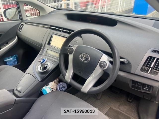 Toyota PRIUS 2011-07 7456980-11