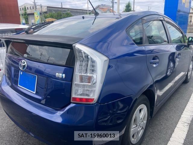 Toyota PRIUS 2011-07 7456980-8
