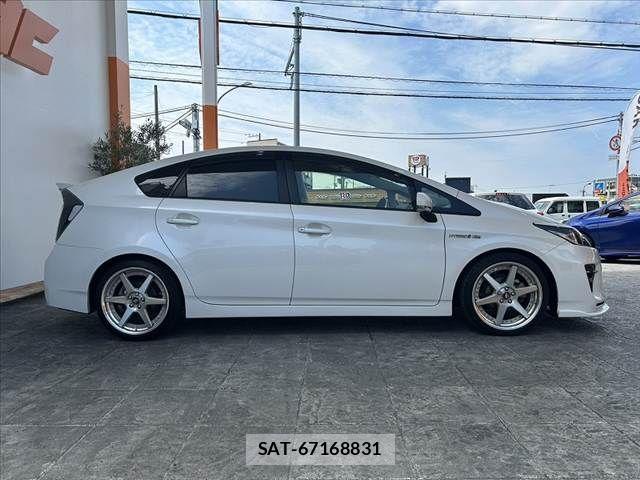 Toyota PRIUS 2014-03 7456919-10