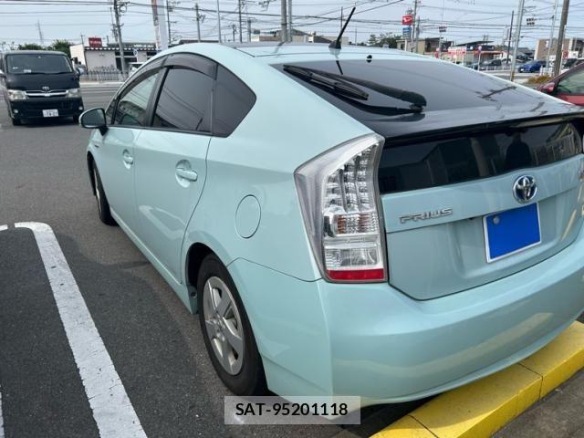 Toyota PRIUS 2010-03 7456986-7