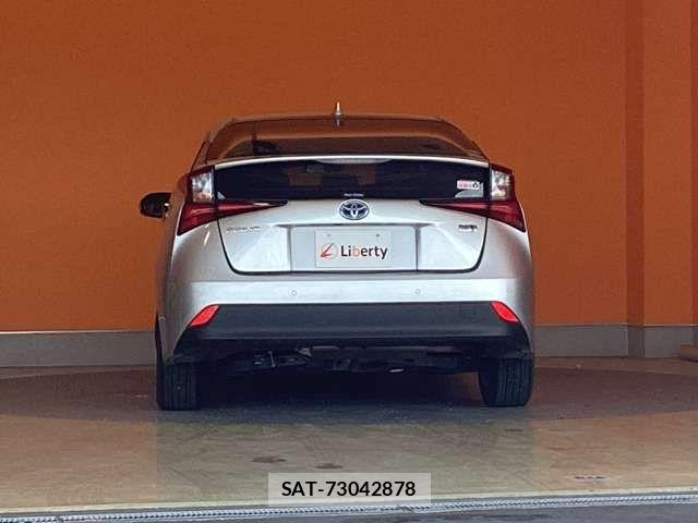 Toyota PRIUS 2020-11 7456872-11