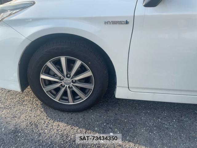 Toyota PRIUS 2015-02 7456975-13