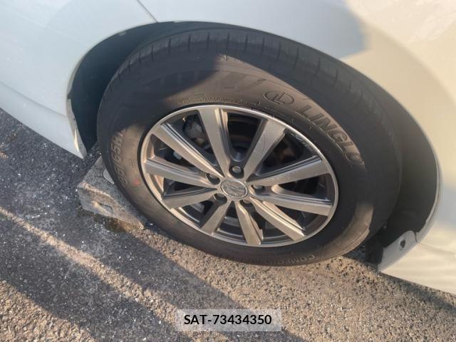 Toyota PRIUS 2015-02 7456975-15