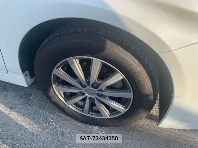Toyota PRIUS 2015-02 7456975-16
