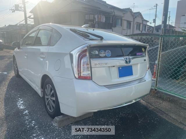 Toyota PRIUS 2015-02 7456975-1