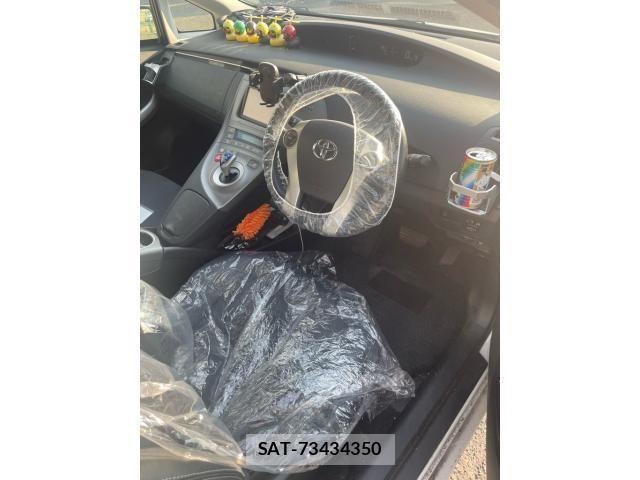 Toyota PRIUS 2015-02 7456975-2