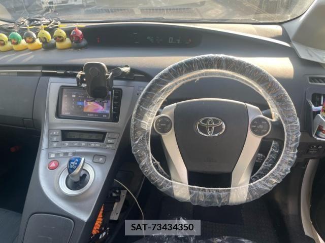 Toyota PRIUS 2015-02 7456975-3