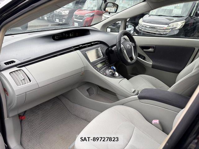 Toyota PRIUS 2010-12 7456941-11