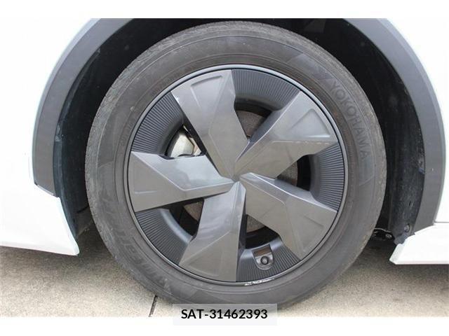 Toyota PRIUS 2023-06 7456859-17