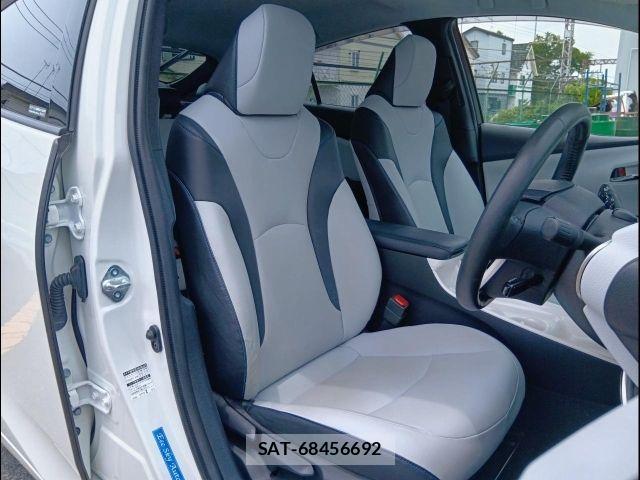 Toyota PRIUS 2018-06 7456886-9