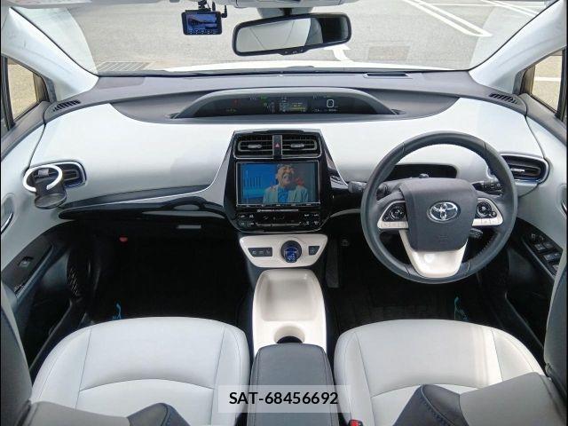 Toyota PRIUS 2018-06 7456886-1