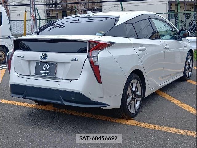 Toyota PRIUS 2018-06 7456886-2