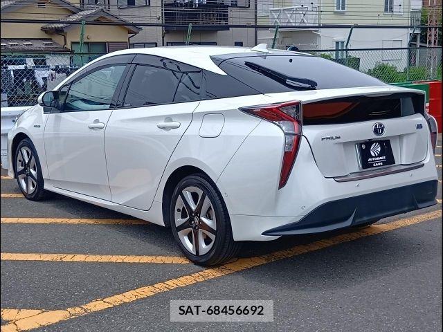 Toyota PRIUS 2018-06 7456886-5